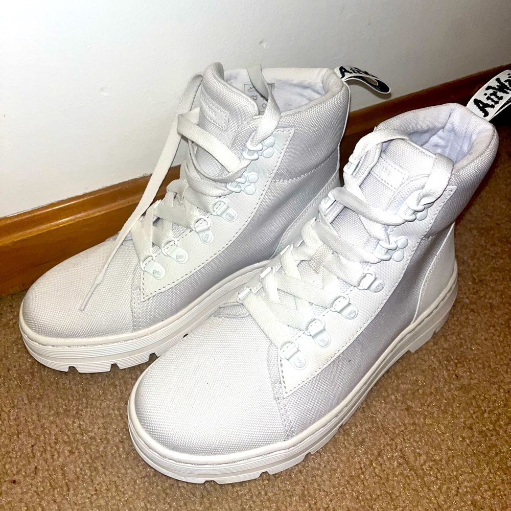 Dr. Martens Combs Women’s Poly Casual Boots NWOT